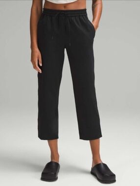 Lululemon Tapered-Leg Mid-Rise Crop 25" *Luxtreme Black* size Large